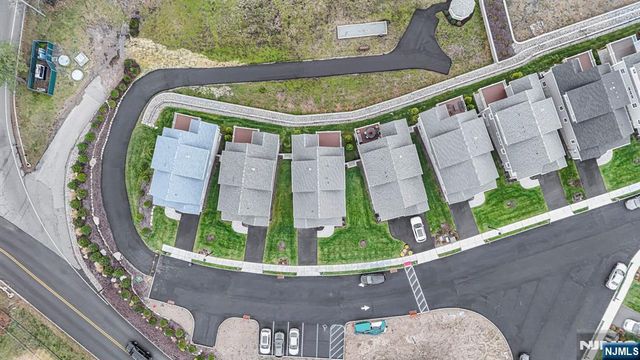 18 Birdie Lane, Boonton Town, NJ 07005