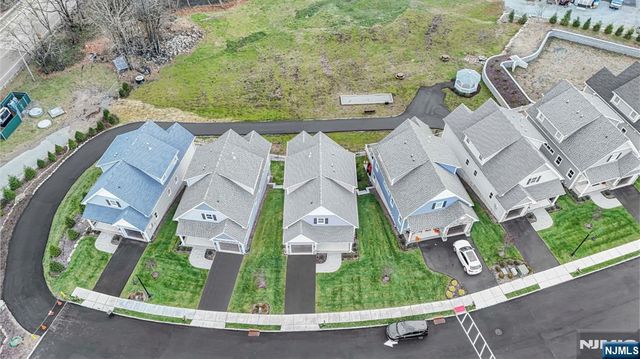 18 Birdie Lane, Boonton Town, NJ 07005