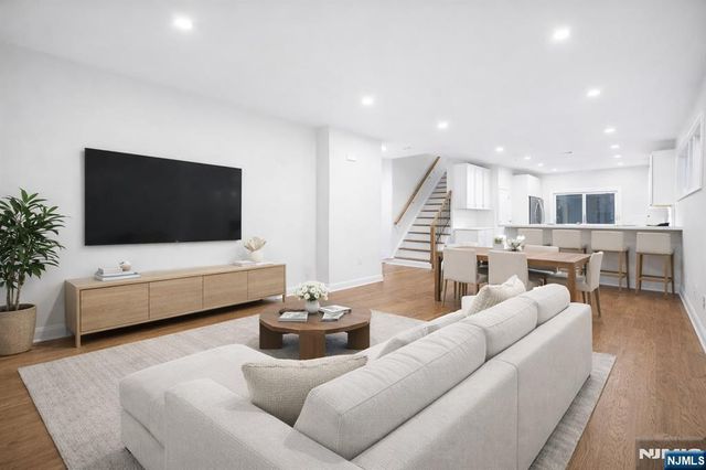 18 Birdie Lane, Boonton Town, NJ 07005