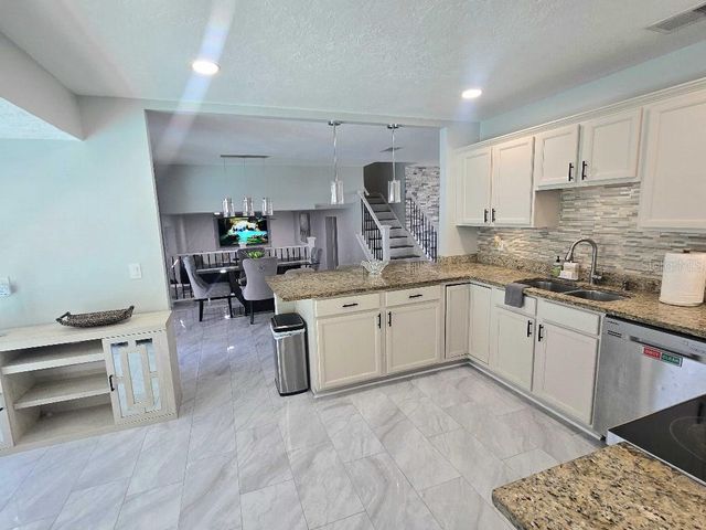 7002 DANEWOOD COURT, Tampa, FL 33615