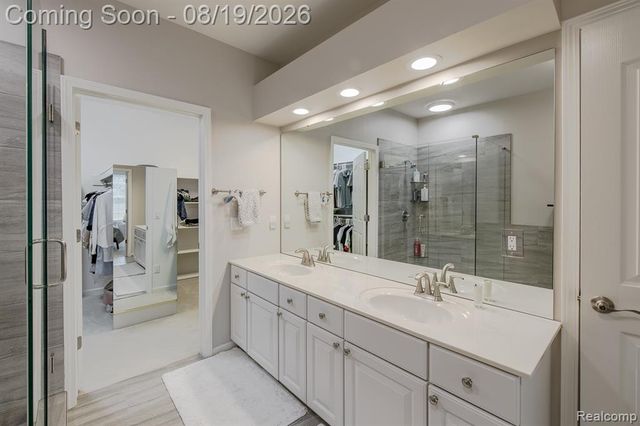 1313 Rock Valley Drive, Rochester, MI 48307