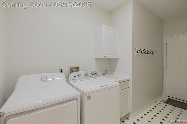 1313 Rock Valley Drive, Rochester, MI 48307