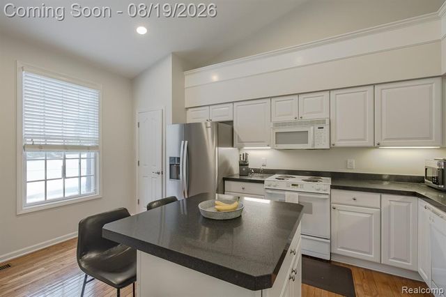 1313 Rock Valley Drive, Rochester, MI 48307