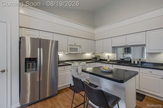 1313 Rock Valley Drive, Rochester, MI 48307