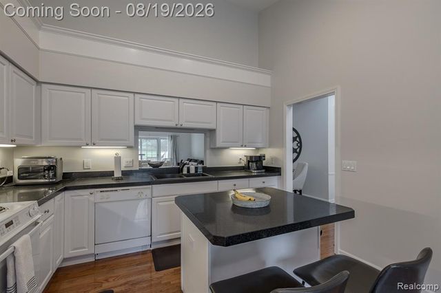 1313 Rock Valley Drive, Rochester, MI 48307