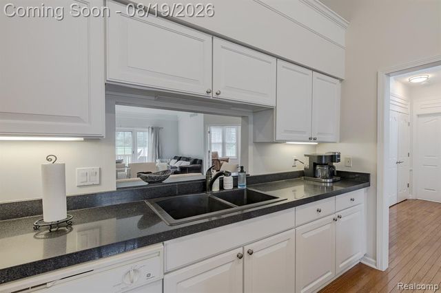 1313 Rock Valley Drive, Rochester, MI 48307