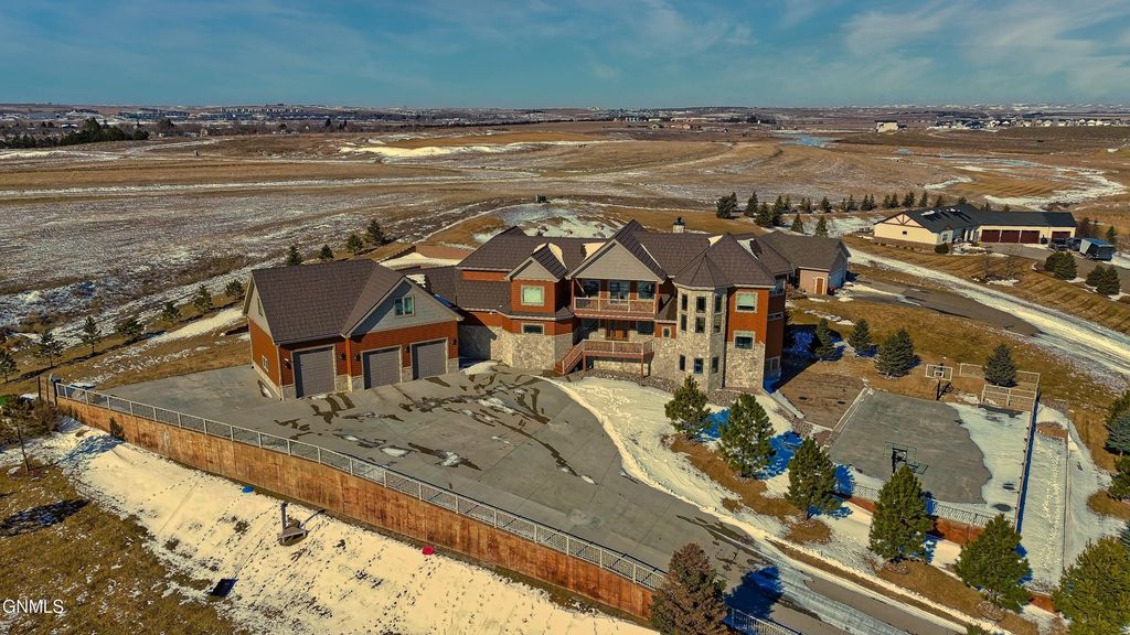 709 Long Drive, Watford City, ND 58854 photo 10