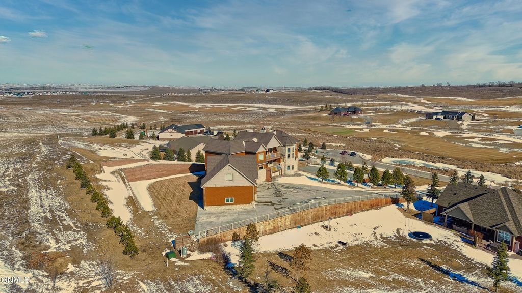 709 Long Drive, Watford City, ND 58854 photo 12