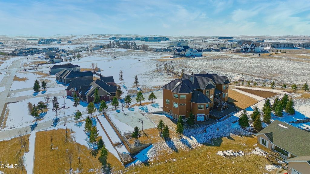 709 Long Drive, Watford City, ND 58854 photo 17