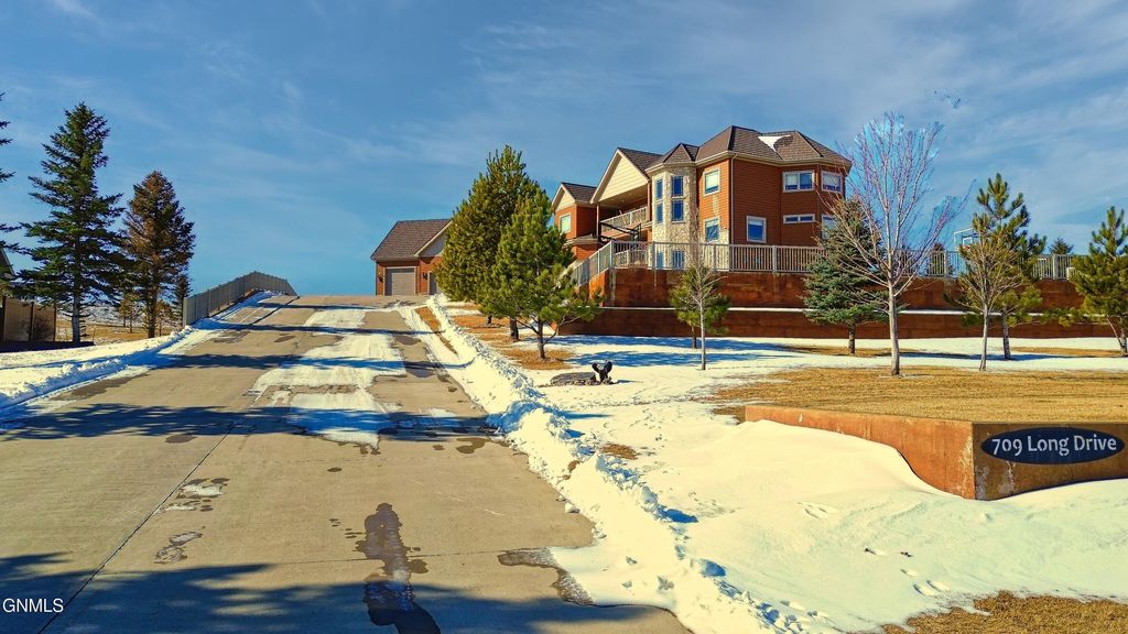 709 Long Drive, Watford City, ND 58854 photo 19
