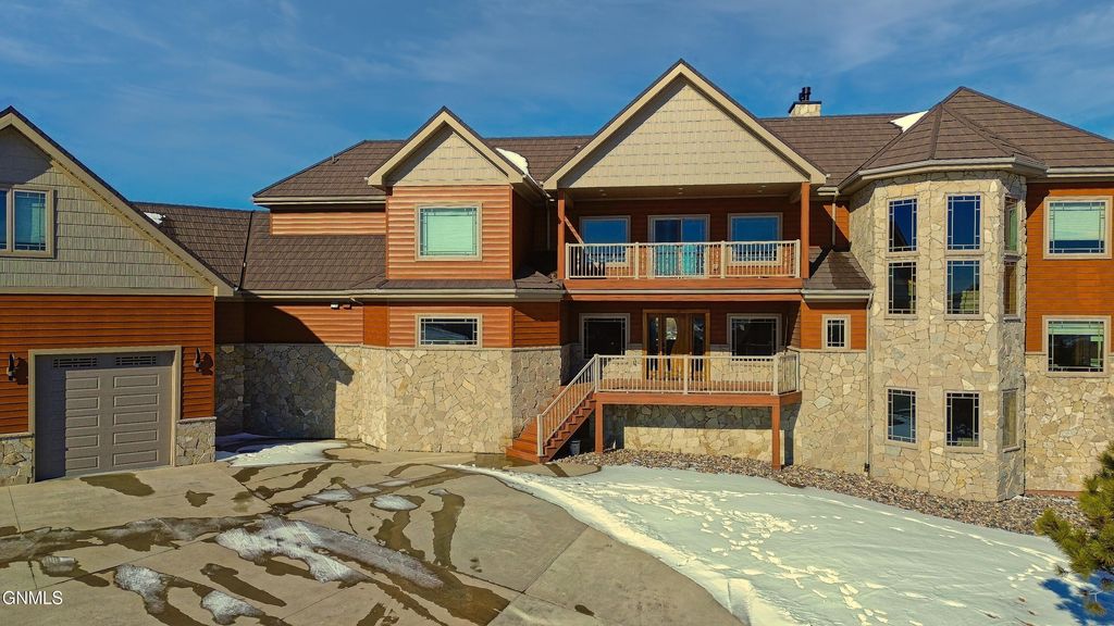 709 Long Drive, Watford City, ND 58854 photo 2