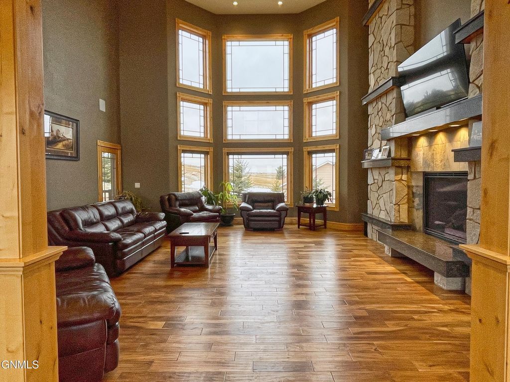709 Long Drive, Watford City, ND 58854 photo 22