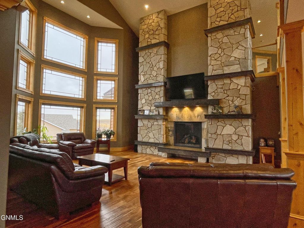 709 Long Drive, Watford City, ND 58854 photo 23