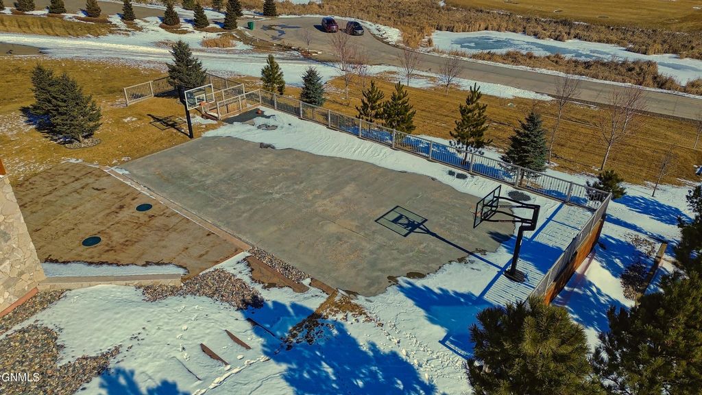 709 Long Drive, Watford City, ND 58854 photo 3