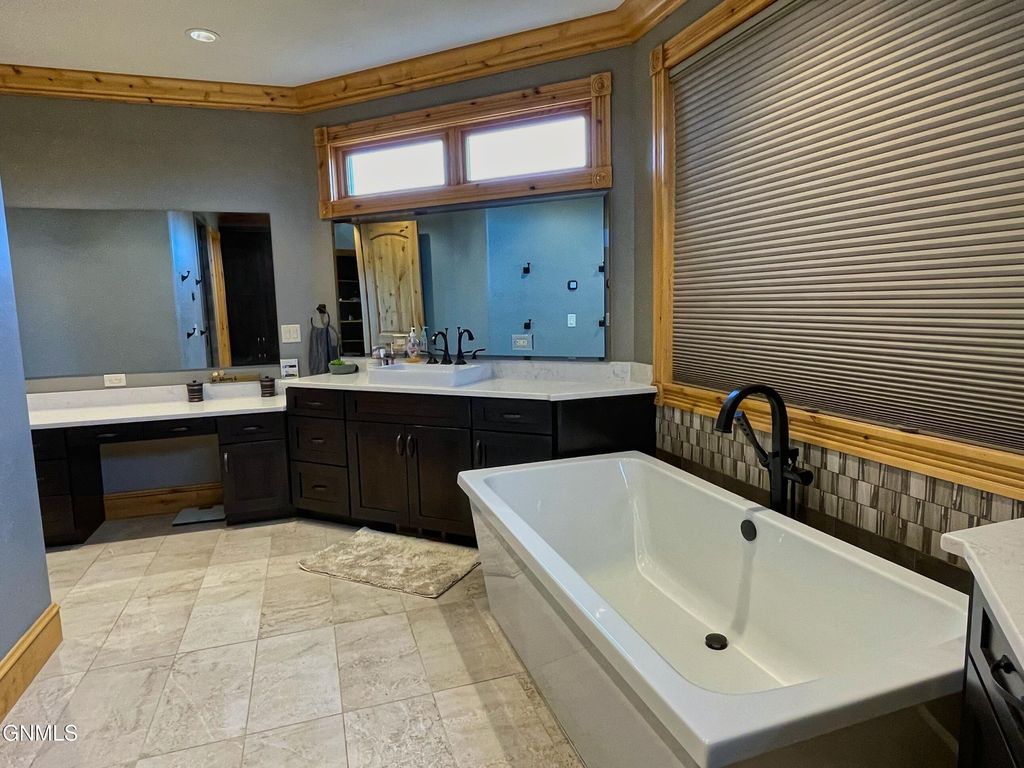 709 Long Drive, Watford City, ND 58854 photo 51