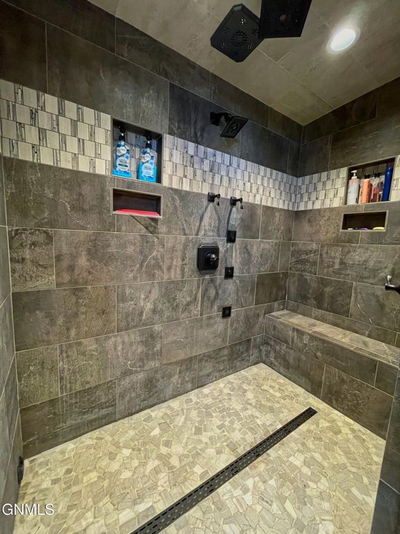 709 Long Drive, Watford City, ND 58854 photo 55