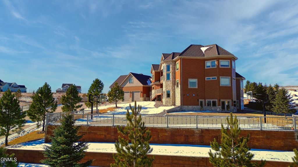 709 Long Drive, Watford City, ND 58854 photo 6