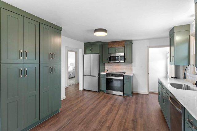 1734 OAKRIDGE PLACE, Neenah, WI 54956