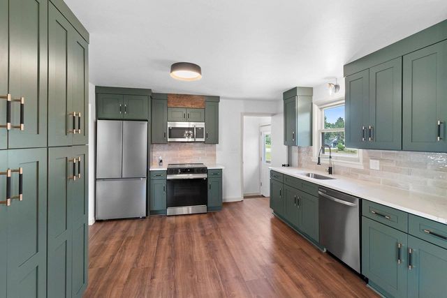 1734 OAKRIDGE PLACE, Neenah, WI 54956