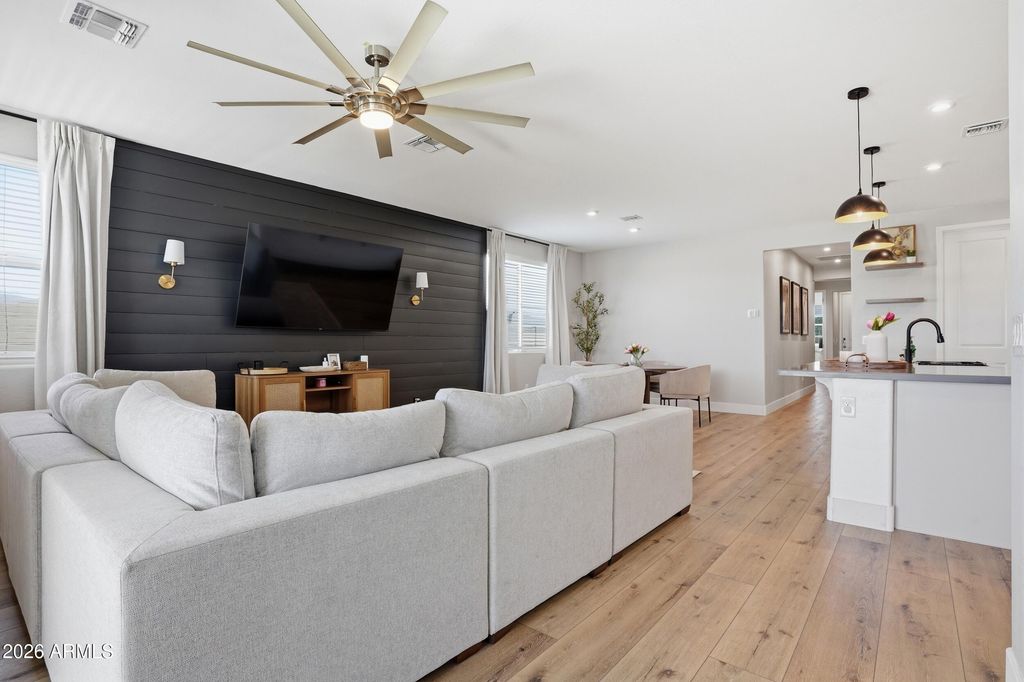 Image 11 of property listing at 19225 W SAN MIGUEL Avenue, Litchfield Park, AZ 85340