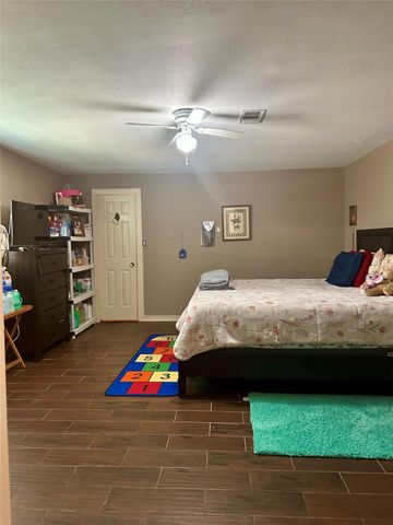 14407 Fleetwell Drive, Houston, TX 77045