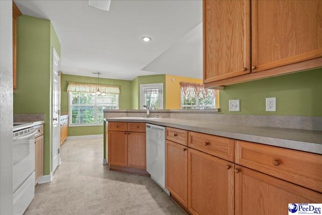 2120 Carriage Place Dr, Florence, SC 29505