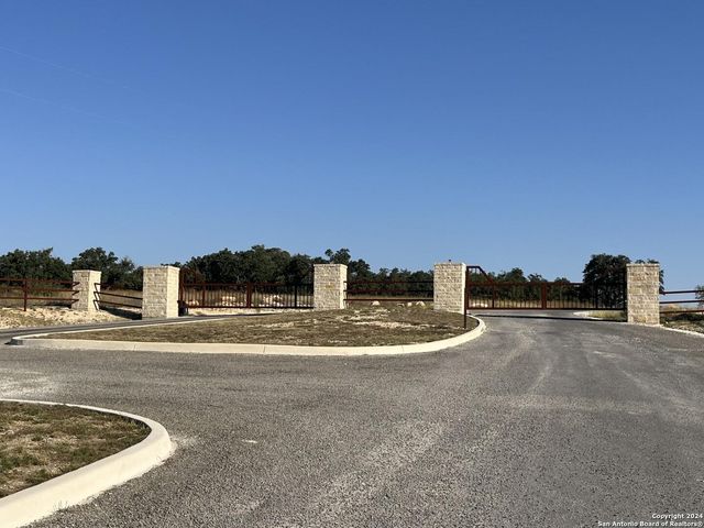 635 Whiskey TRL, Blanco, TX 78130