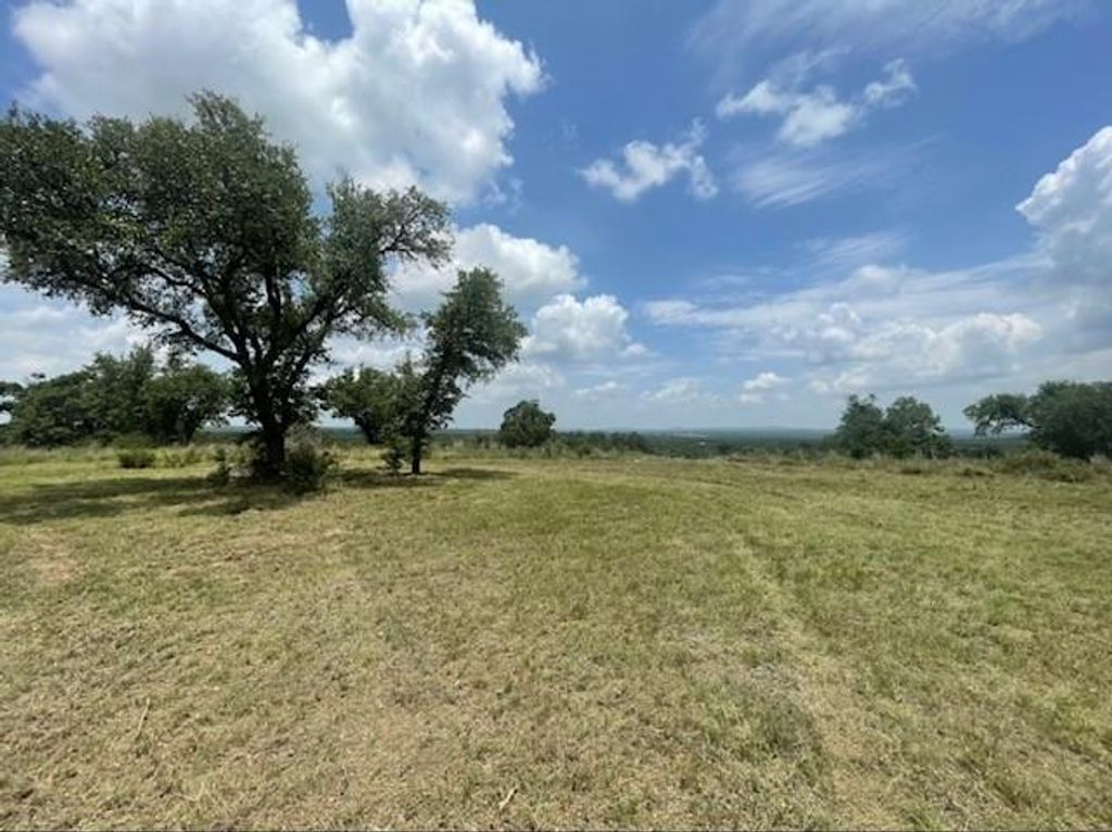 635 Whiskey TRL, Blanco, TX 78130
