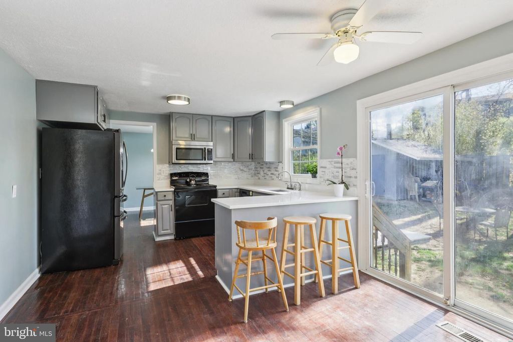 Image 4 of property listing at 17312 AMITY DR, Gaithersburg, MD 20877