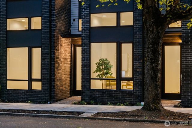 1104 C 34th Avenue, Seattle, WA 98122