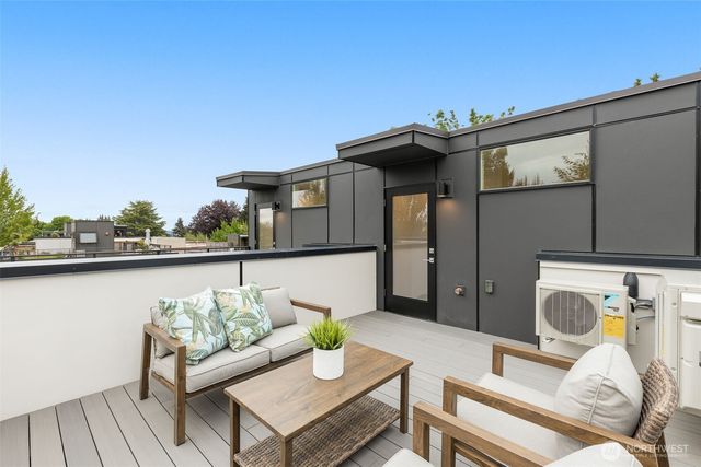 1104 C 34th Avenue, Seattle, WA 98122