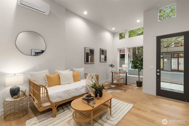 1104 C 34th Avenue, Seattle, WA 98122