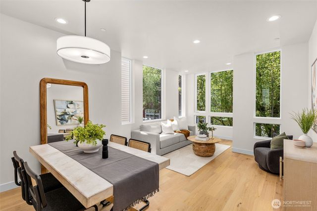 1104 C 34th Avenue, Seattle, WA 98122