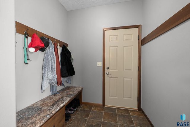 707 Brannon Dr, Harrisburg, SD 57032