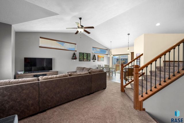 707 Brannon Dr, Harrisburg, SD 57032