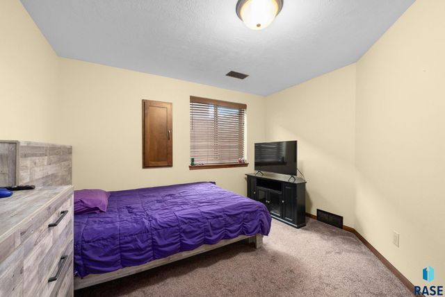 707 Brannon Dr, Harrisburg, SD 57032