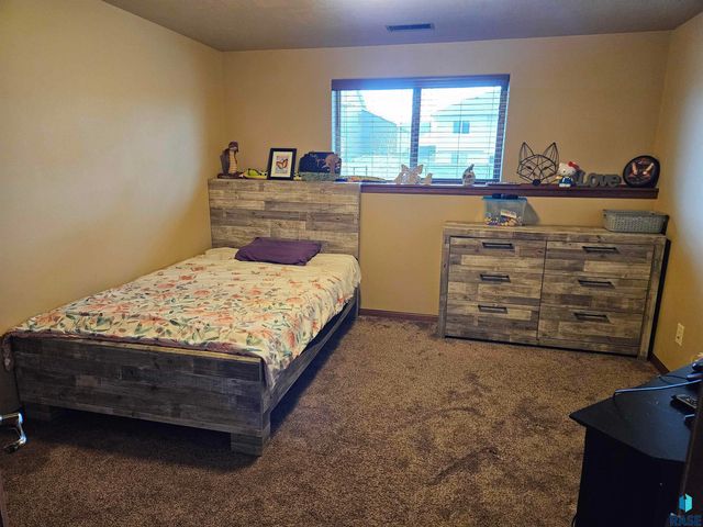 707 Brannon Dr, Harrisburg, SD 57032