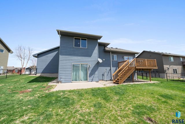 707 Brannon Dr, Harrisburg, SD 57032