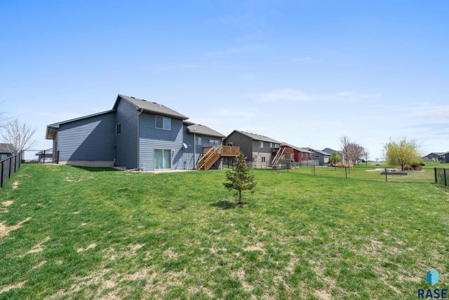 707 Brannon Dr, Harrisburg, SD 57032