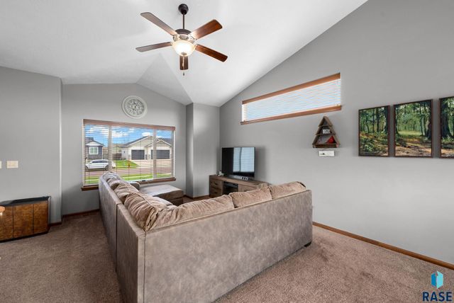 707 Brannon Dr, Harrisburg, SD 57032