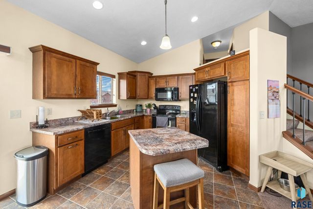 707 Brannon Dr, Harrisburg, SD 57032