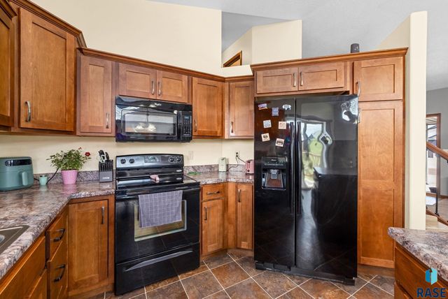 707 Brannon Dr, Harrisburg, SD 57032