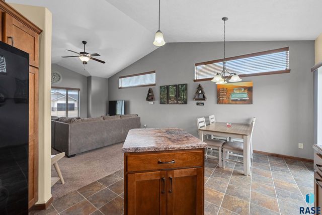 707 Brannon Dr, Harrisburg, SD 57032