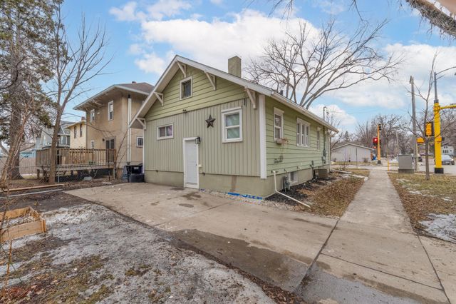 921 4th Street N, Fargo, ND 58102