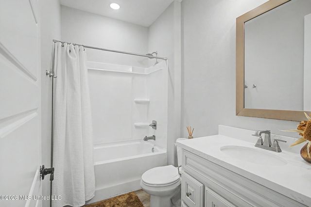6812 Enclave Lane, Ocean Springs, MS 39564