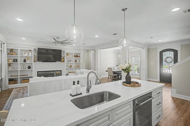 6812 Enclave Lane, Ocean Springs, MS 39564
