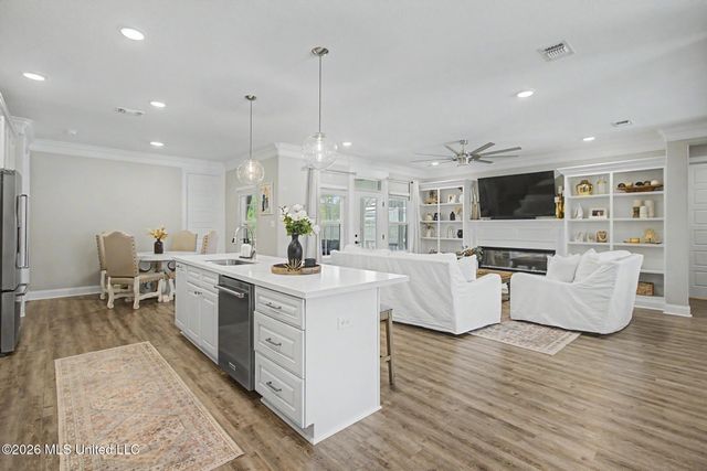 6812 Enclave Lane, Ocean Springs, MS 39564