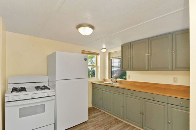 2621 PEBBLE Drive, Erie, PA 16508