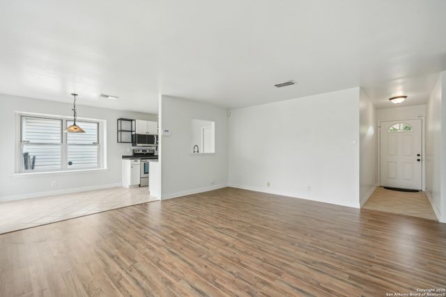 3703 Charles Conrad, Kirby, TX 78219
