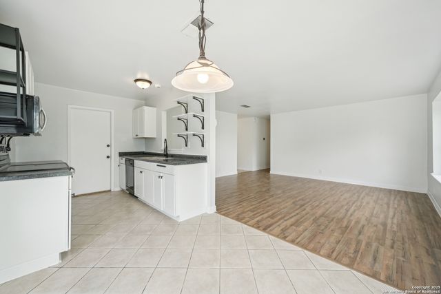 3703 Charles Conrad, Kirby, TX 78219